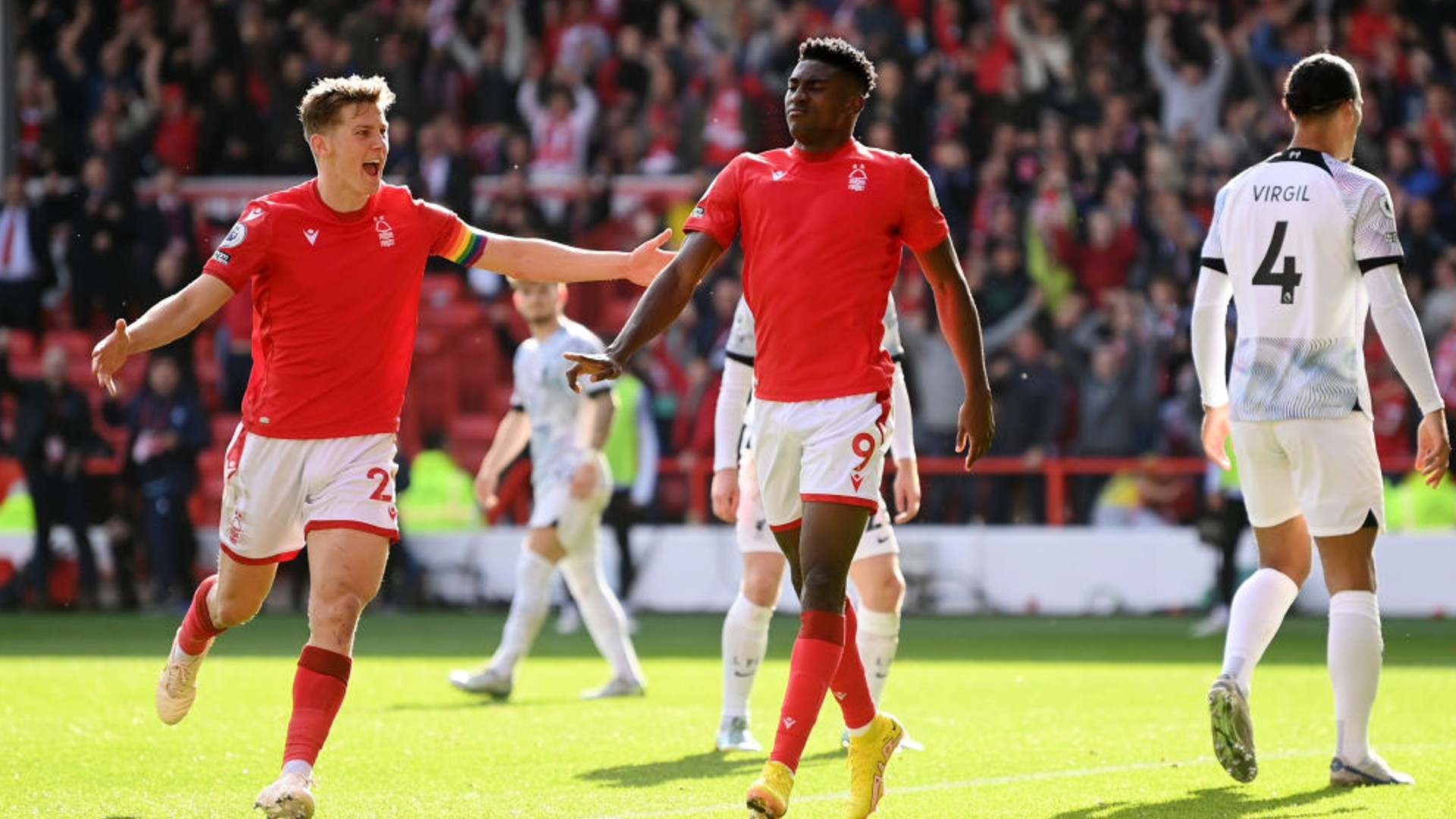 在了门柱上 在了门柱上